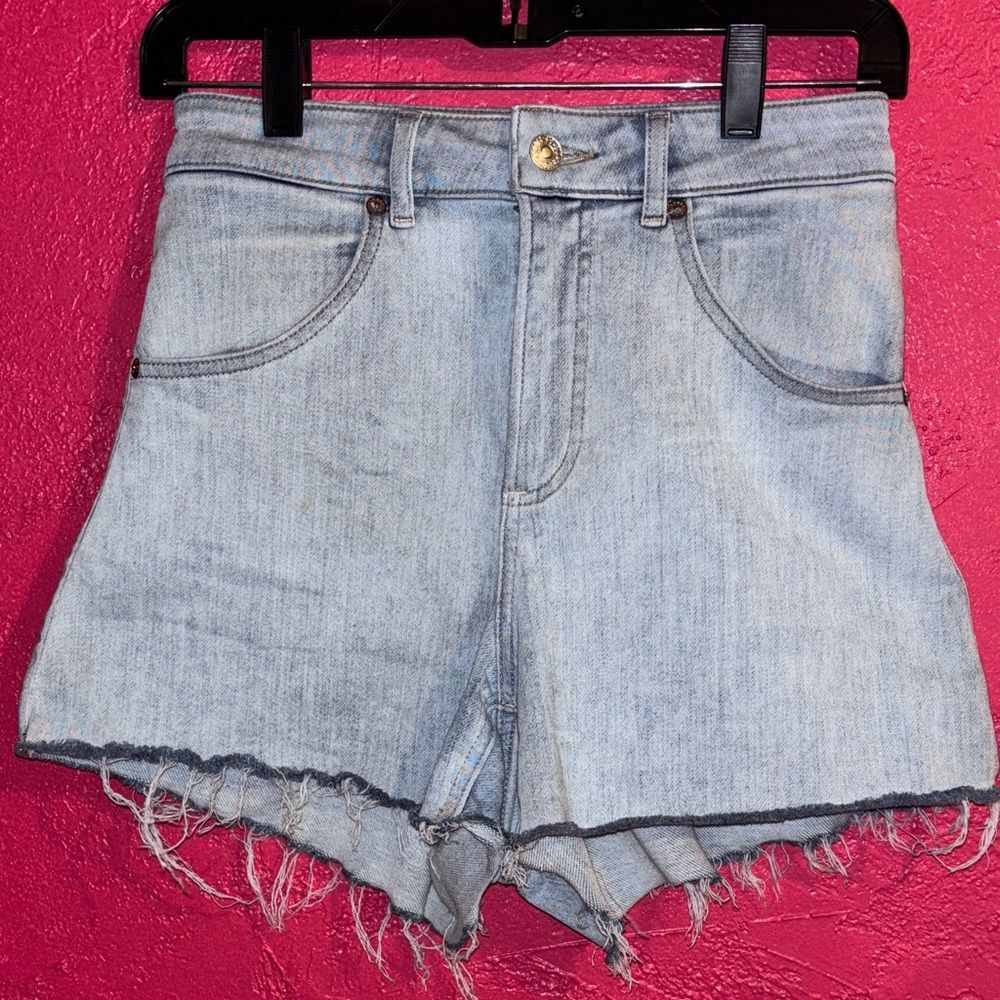 Express Light Blue Curvy Mom distressed hem Jean Shorts. Sz 2.